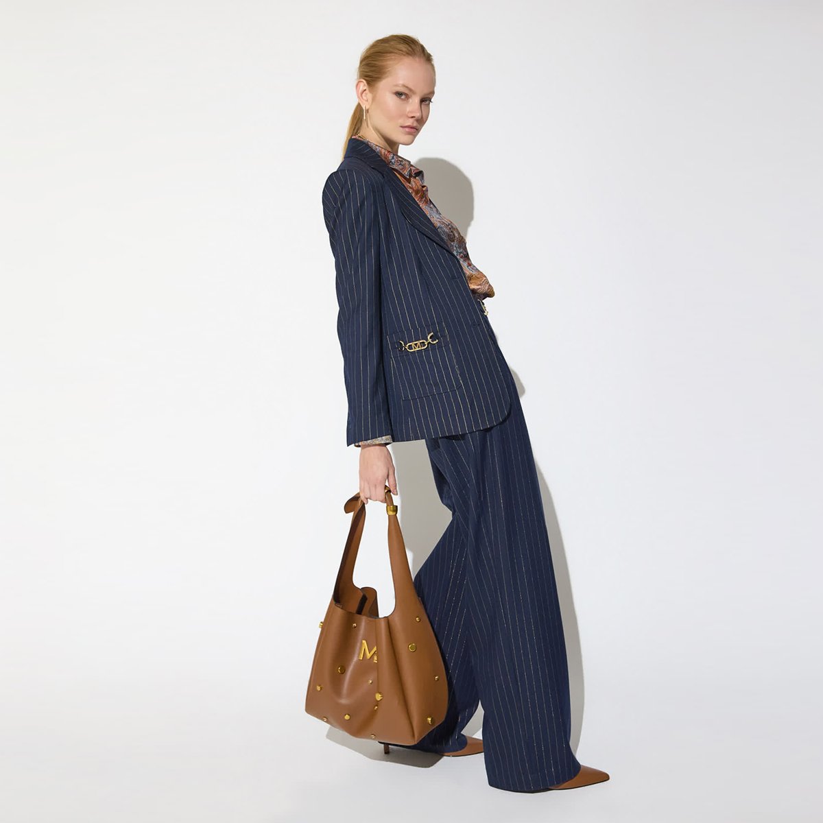 Pantalon palazzo à fines rayures et boucle ceinture bleu nuit, LOLA CASADEMUNT