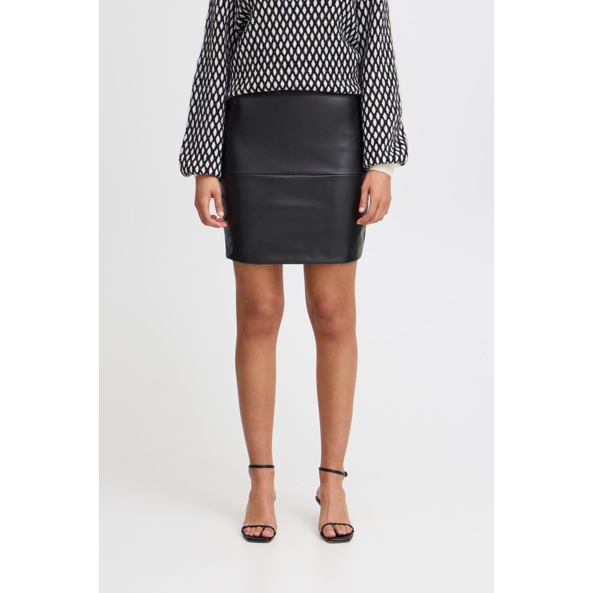 Jupe mini enduit, coupe droite noir, ICHI
