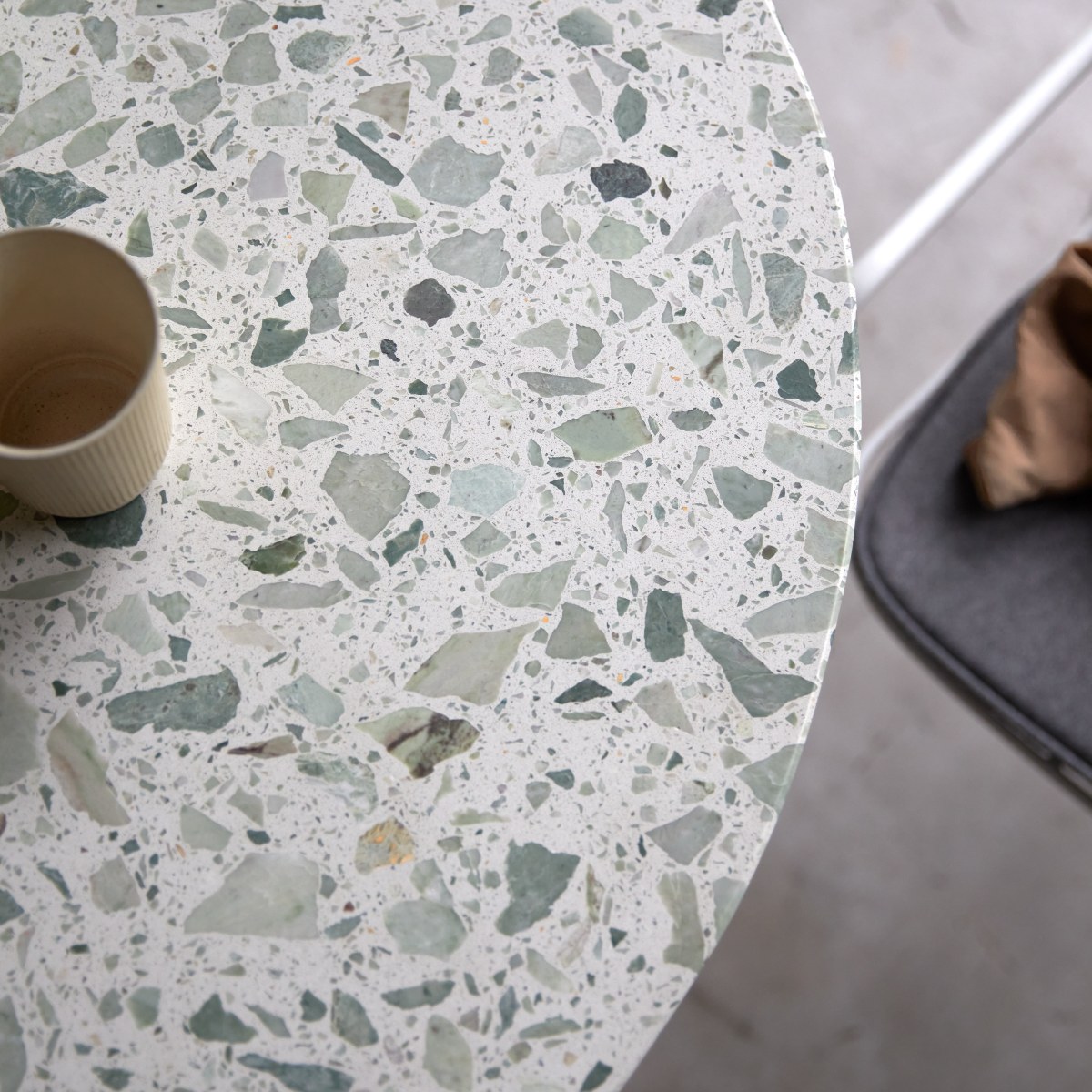 Table à manger en Terrazzo premium, ELIO vert, TIKAMOON