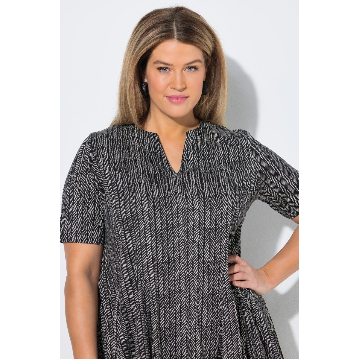 Blouse motif chevrons noir, ULLA POPKEN