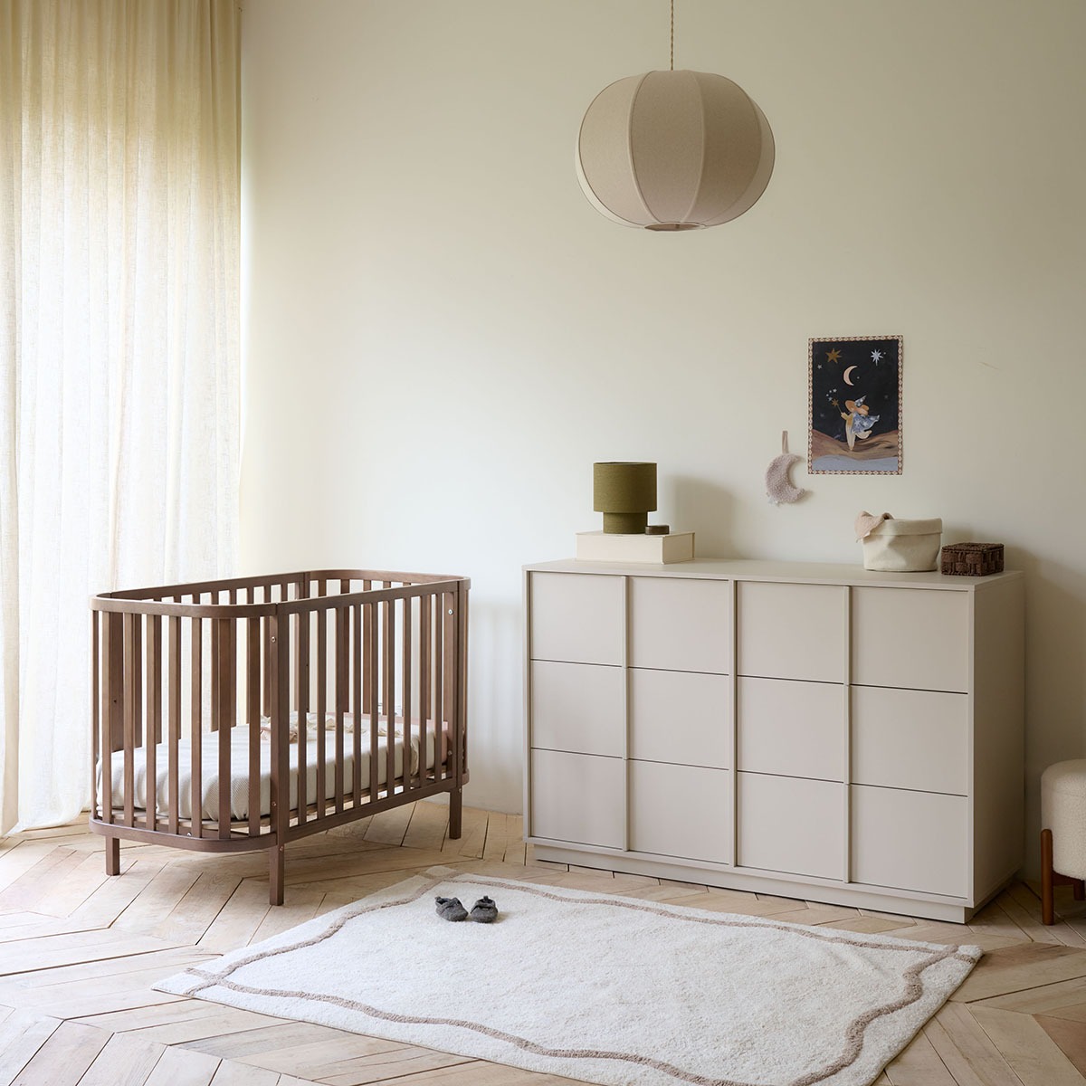 Lit bébé ovale COCON noyer foncé, PETITE AMELIE