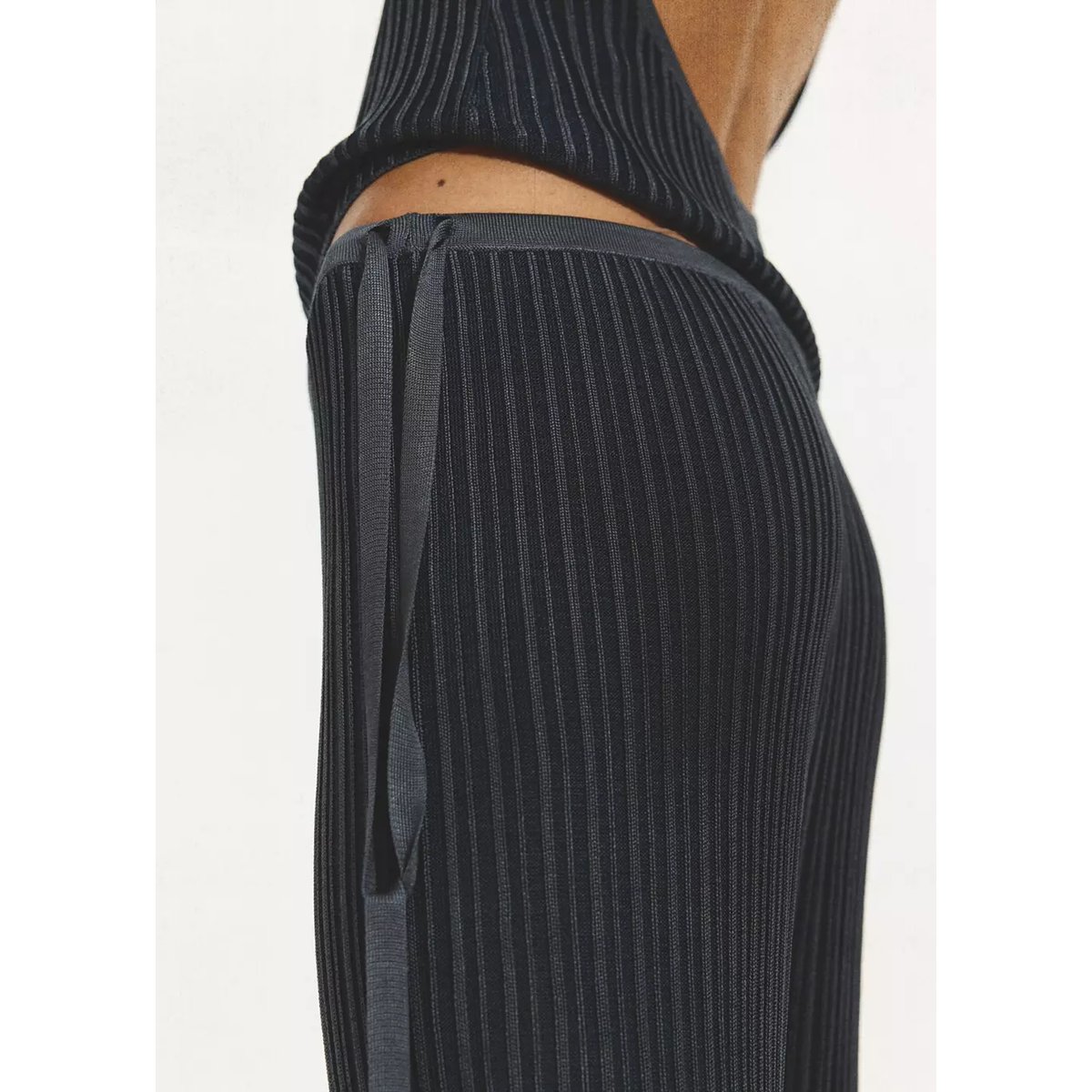 Pantalon flare côtelé avec détail de nœud bleu foncé, MANGO