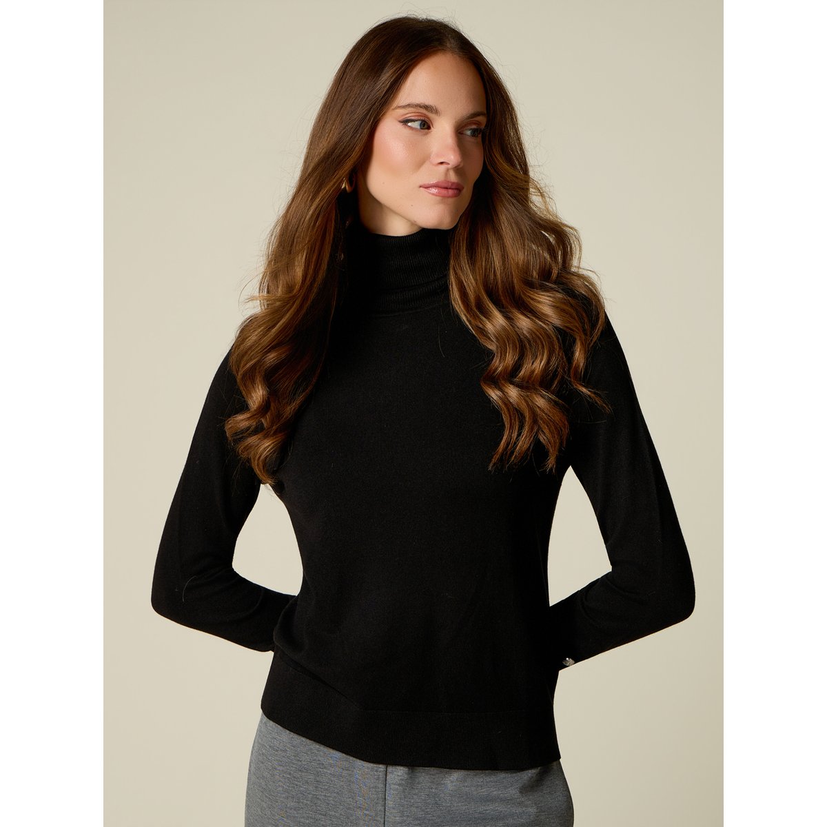 Pull col roulé noir, OLTRE