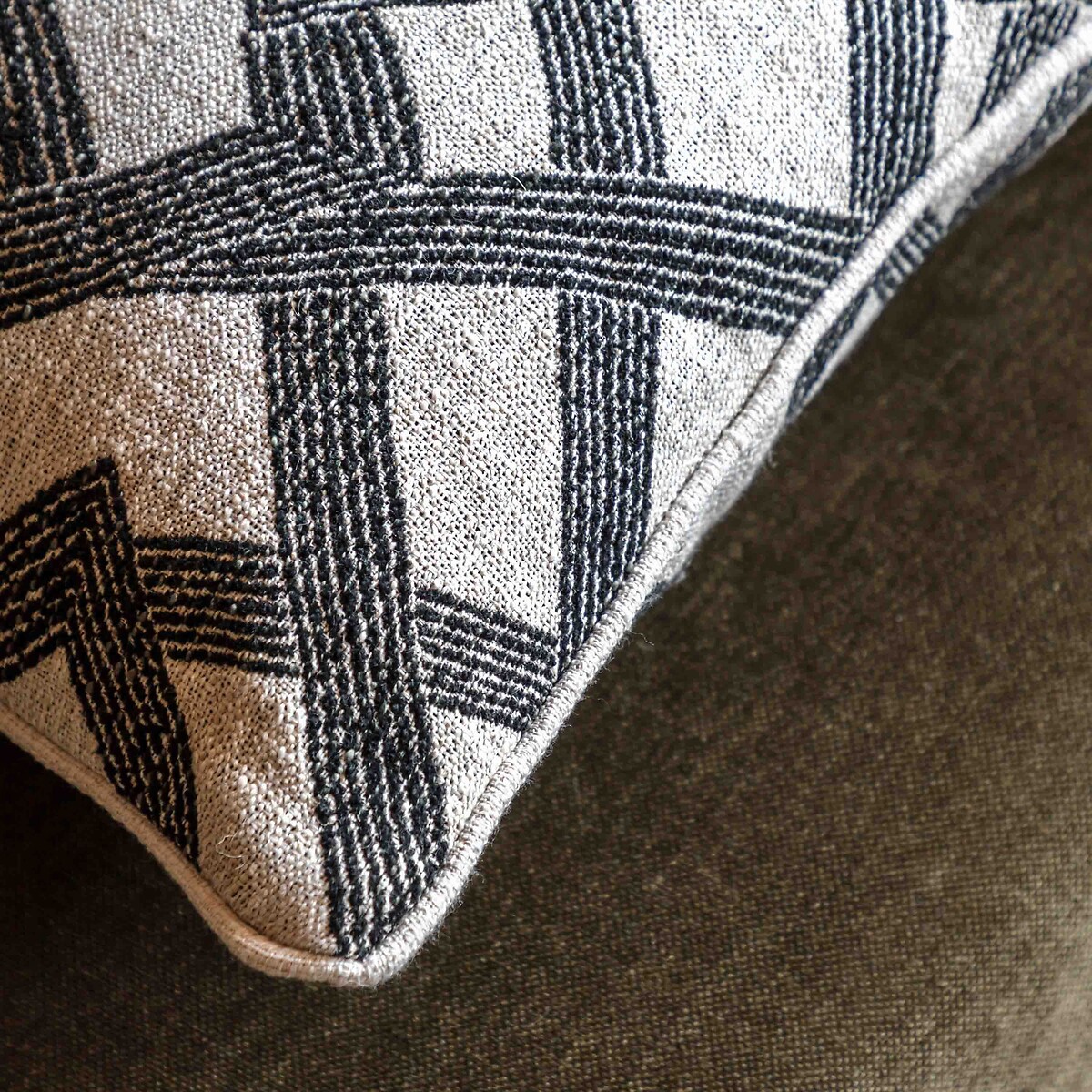 Celine Jacquard Cushion slate, ÉDITÉ