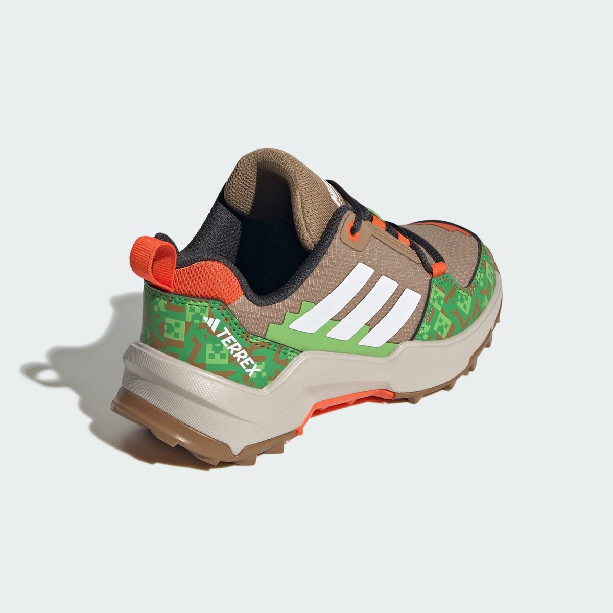 Chaussure De Randonnée Adidas Minecraft Terrex Ax4R Chaussure De Randonnée Adidas Minecraft Terrex Ax4R cardboard / cloud white / semi impact orange, adidas Performance