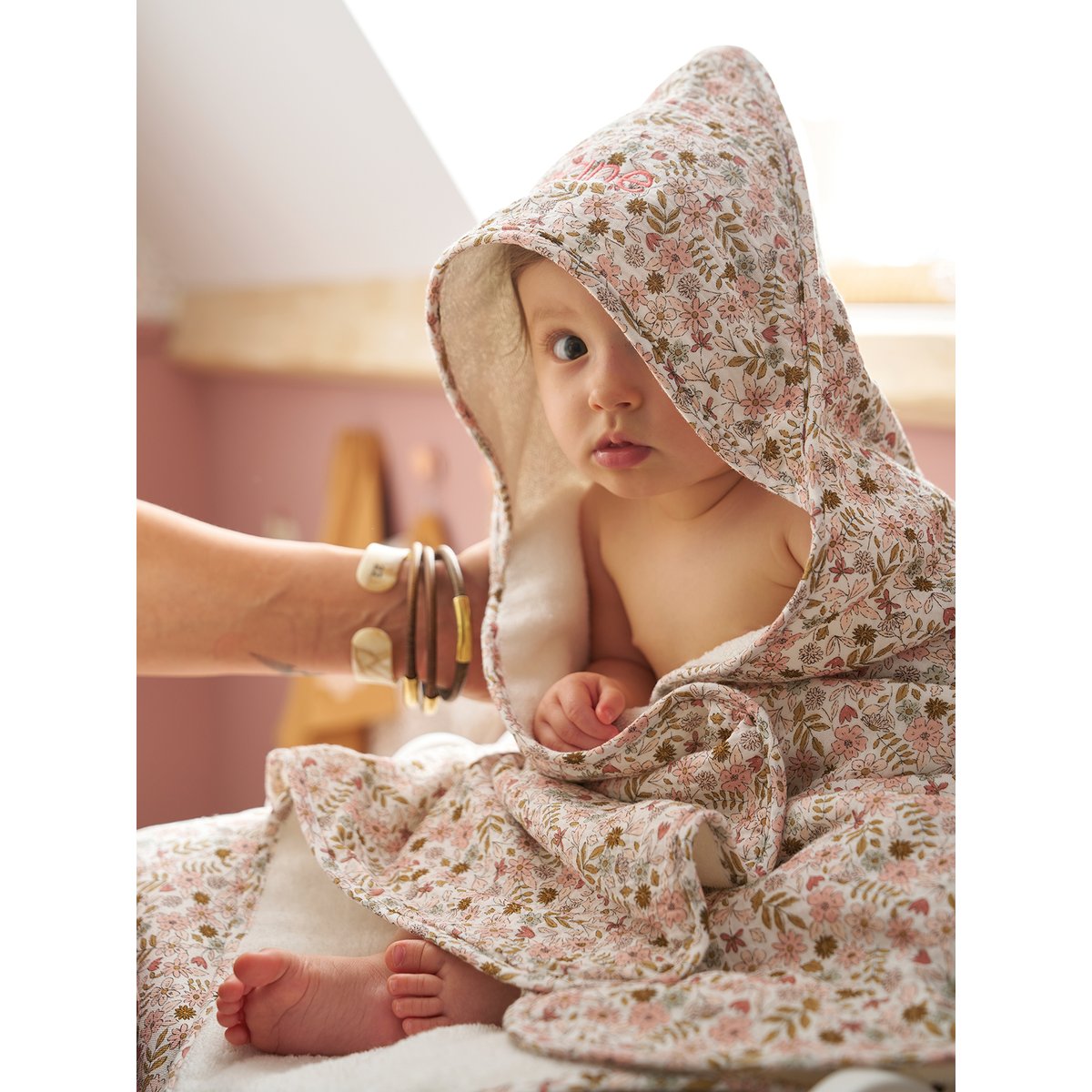 Cape de bain gaze de coton + gant de toilette FLORA blanc imprimé, VERTBAUDET