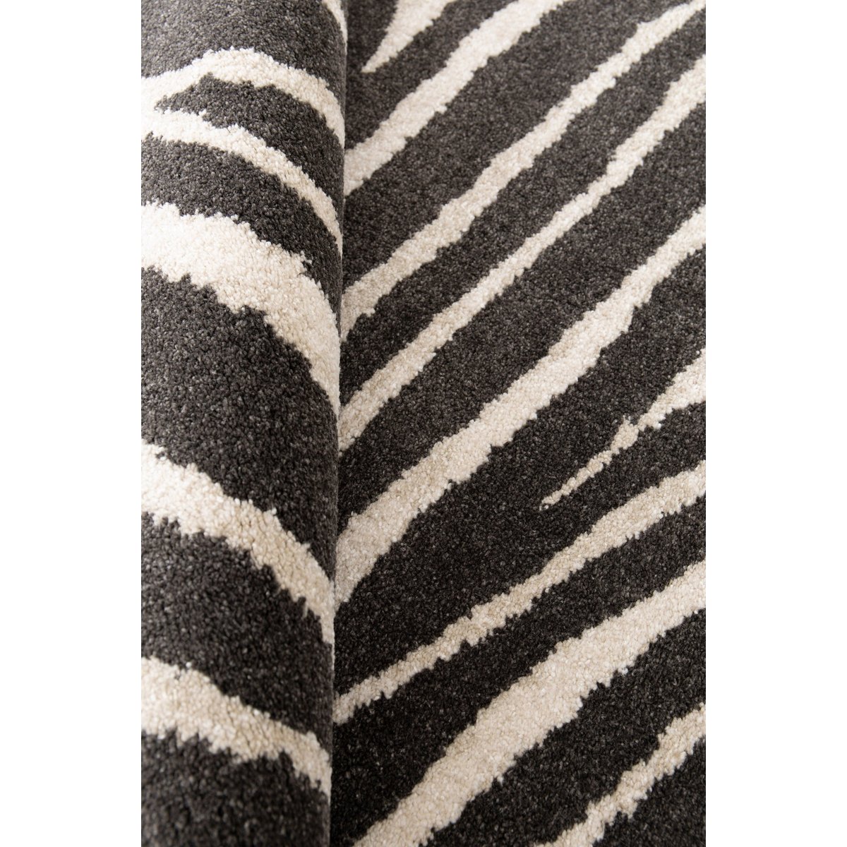 Tapis super doux effet zèbre BUFFON noir intense, AFK LIVING