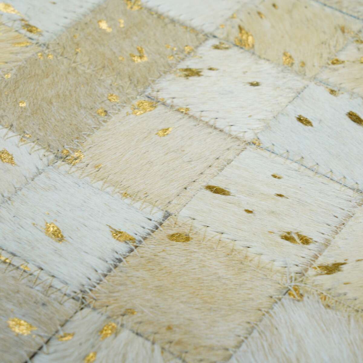 Tapis en cuir véritable CUIR MOZAIQUE METAL GOLD blanc, doré, THE DECO FACTORY