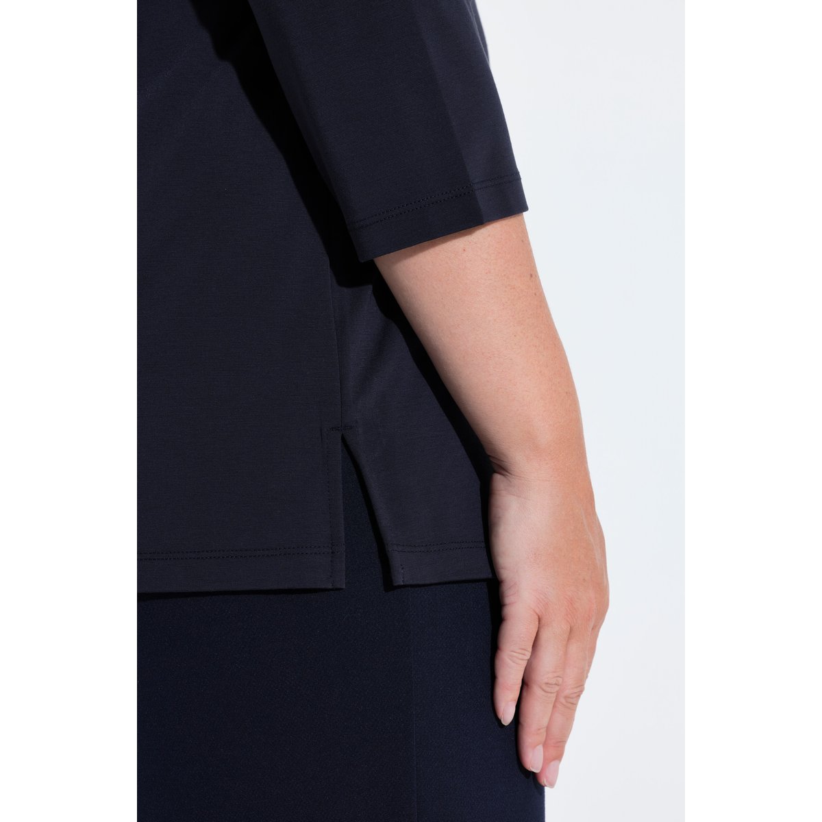 Blouse avec broche marine foncé, ULLA POPKEN