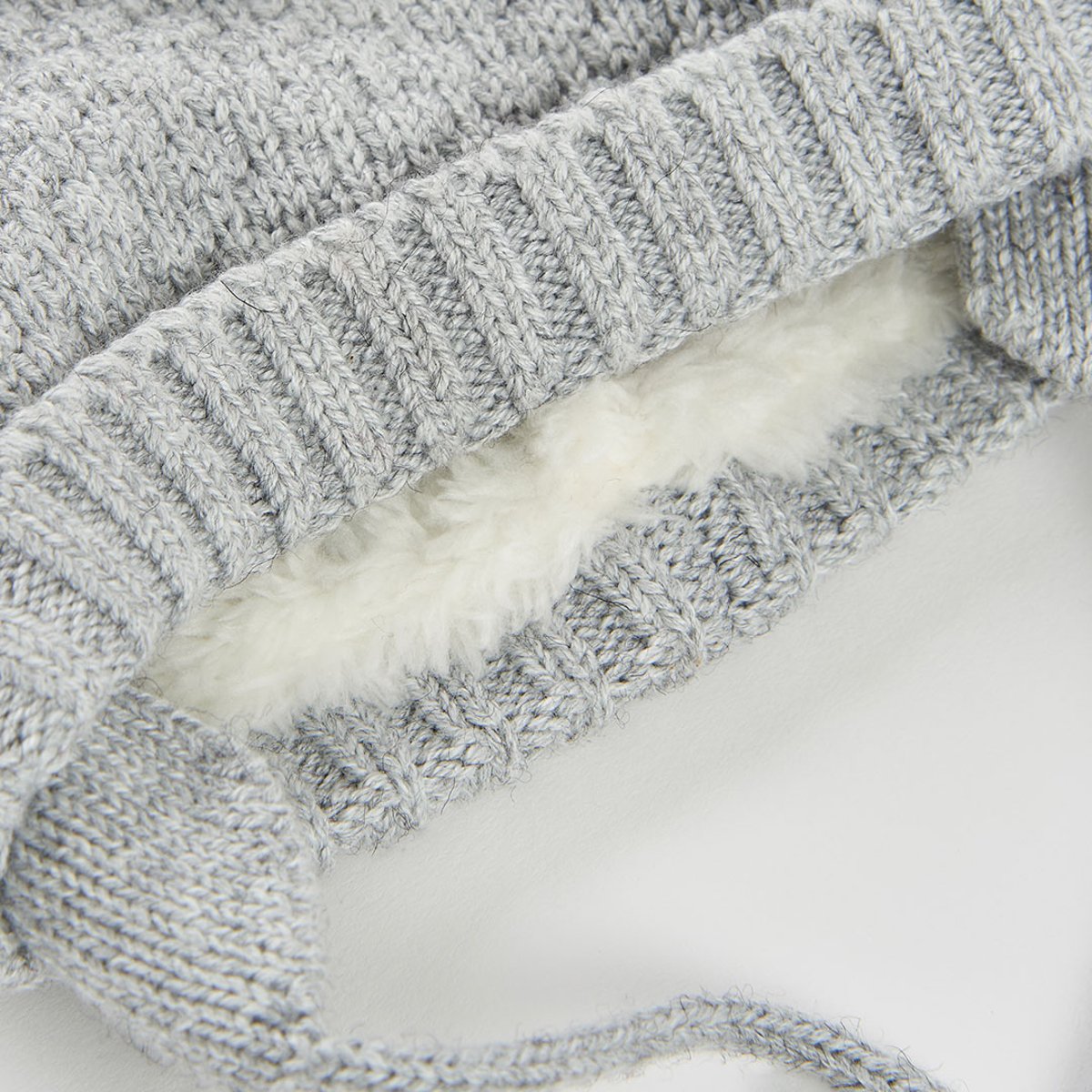 Bonnet bébé avec pompons gris, BOBOLI