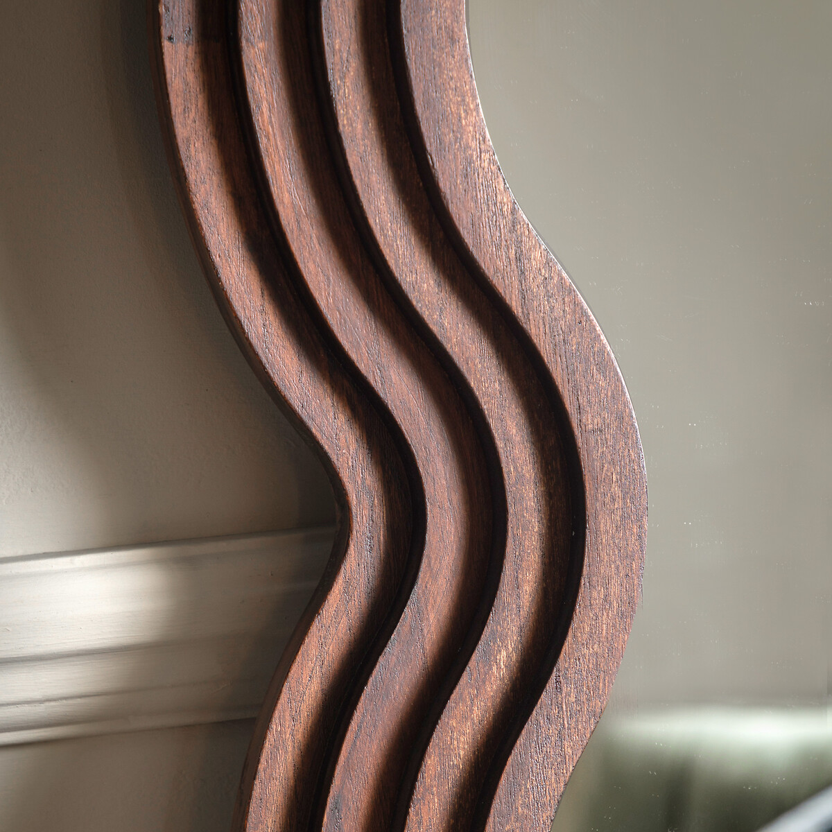180cm Hensley Wavey Leaner Mirror in Brown brown , ÉDITÉ