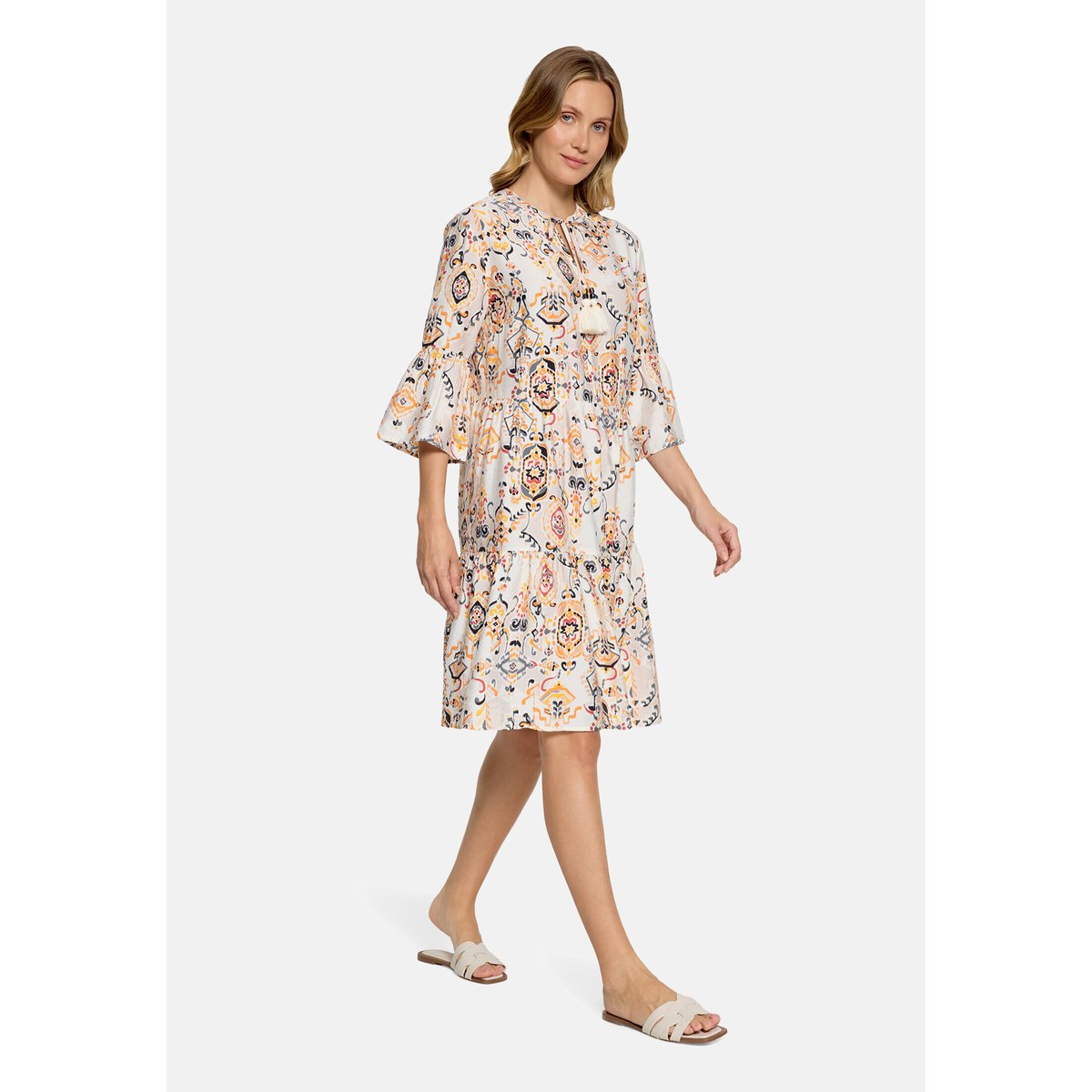 Robe à volants à imprimé cream/red, BETTY & CO