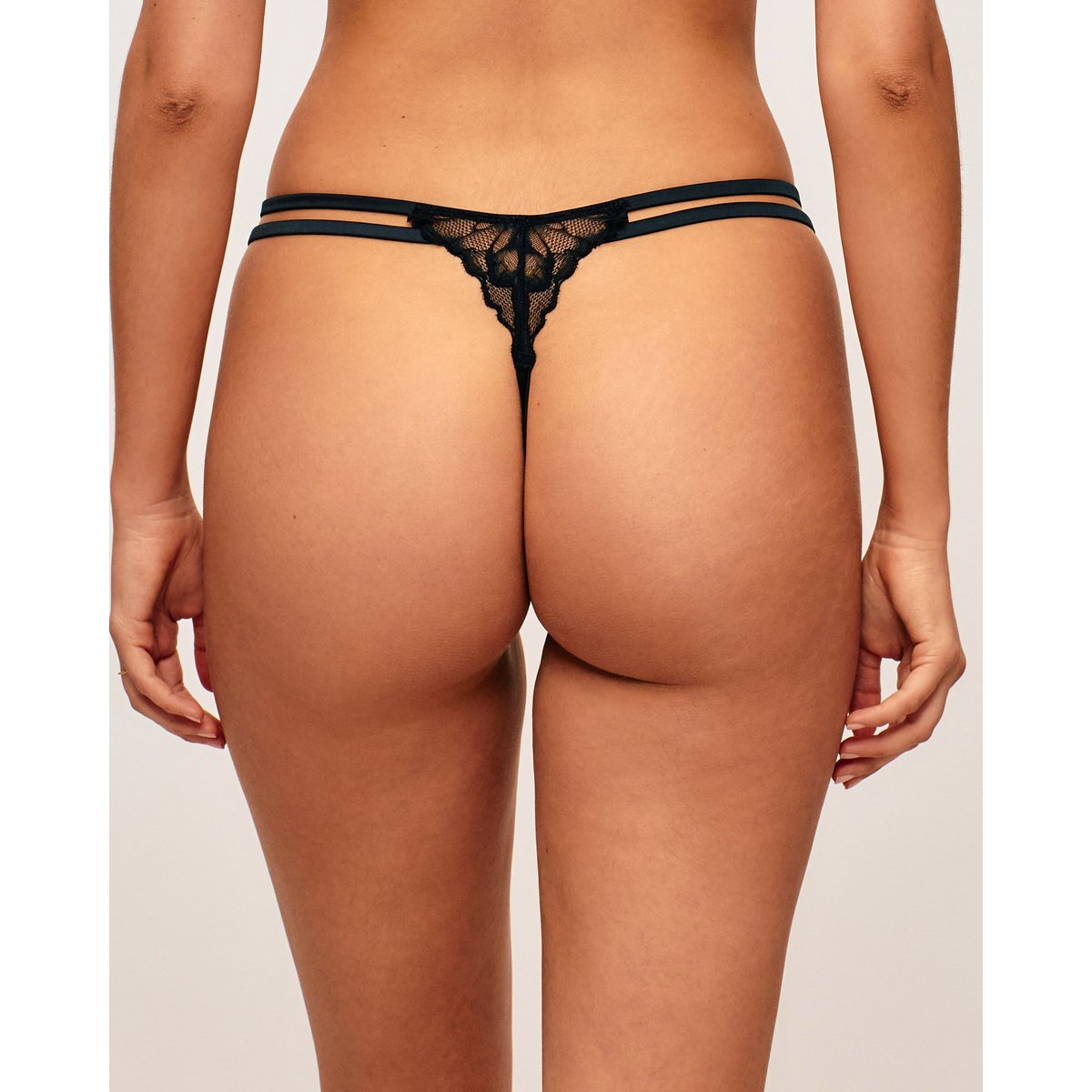 String en dentelle ELENAIZ black, UNDIZ