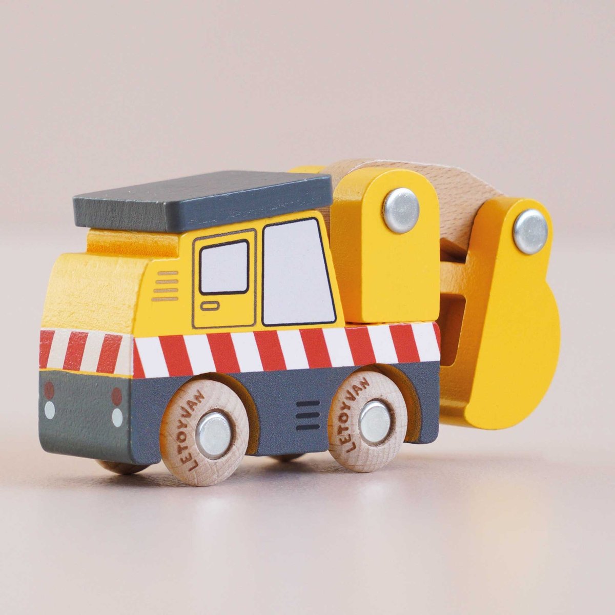 Tractopelle Eddie No 37 jaune, LE TOY VAN