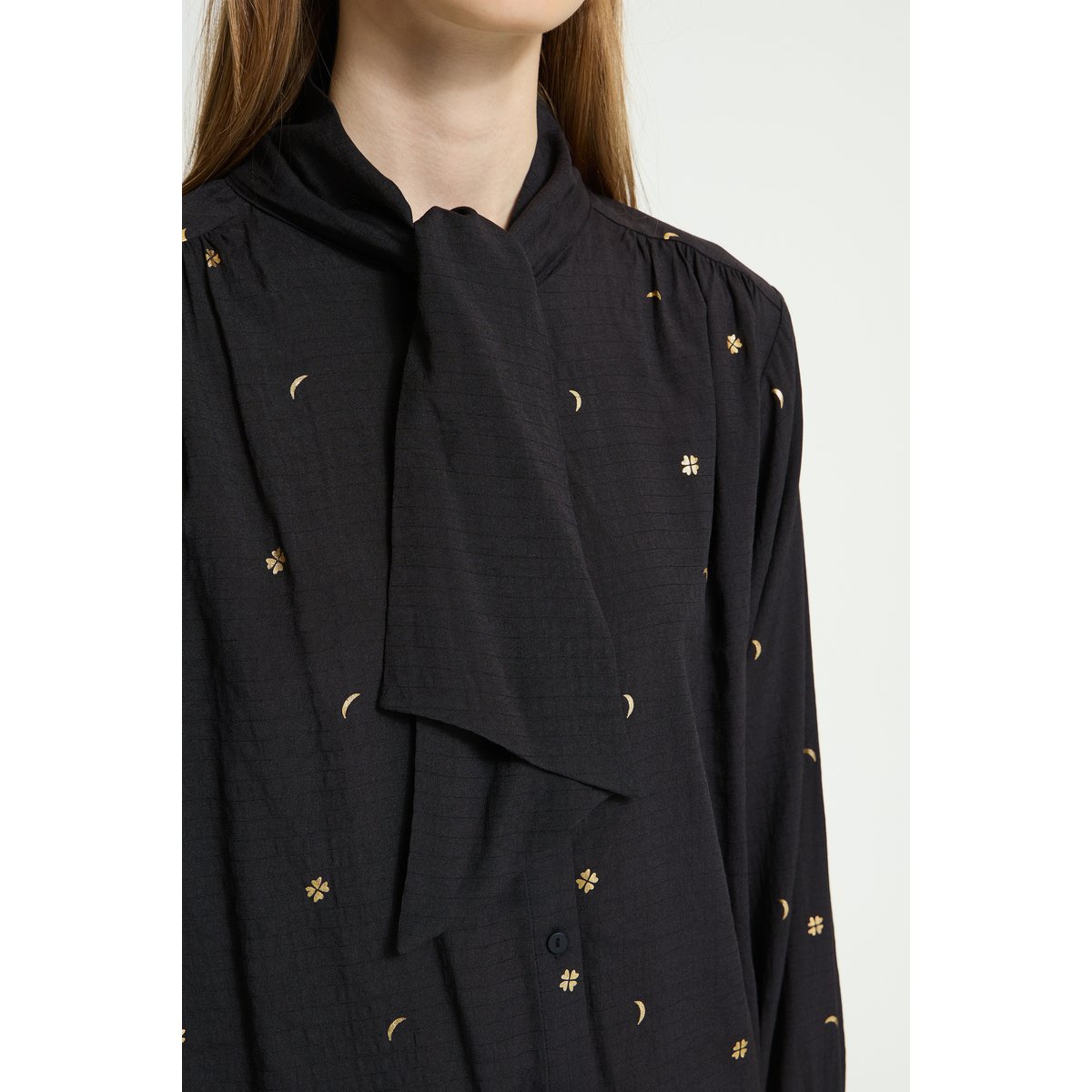 Chemise à manches longues noir black w. gold foil, ICHI
