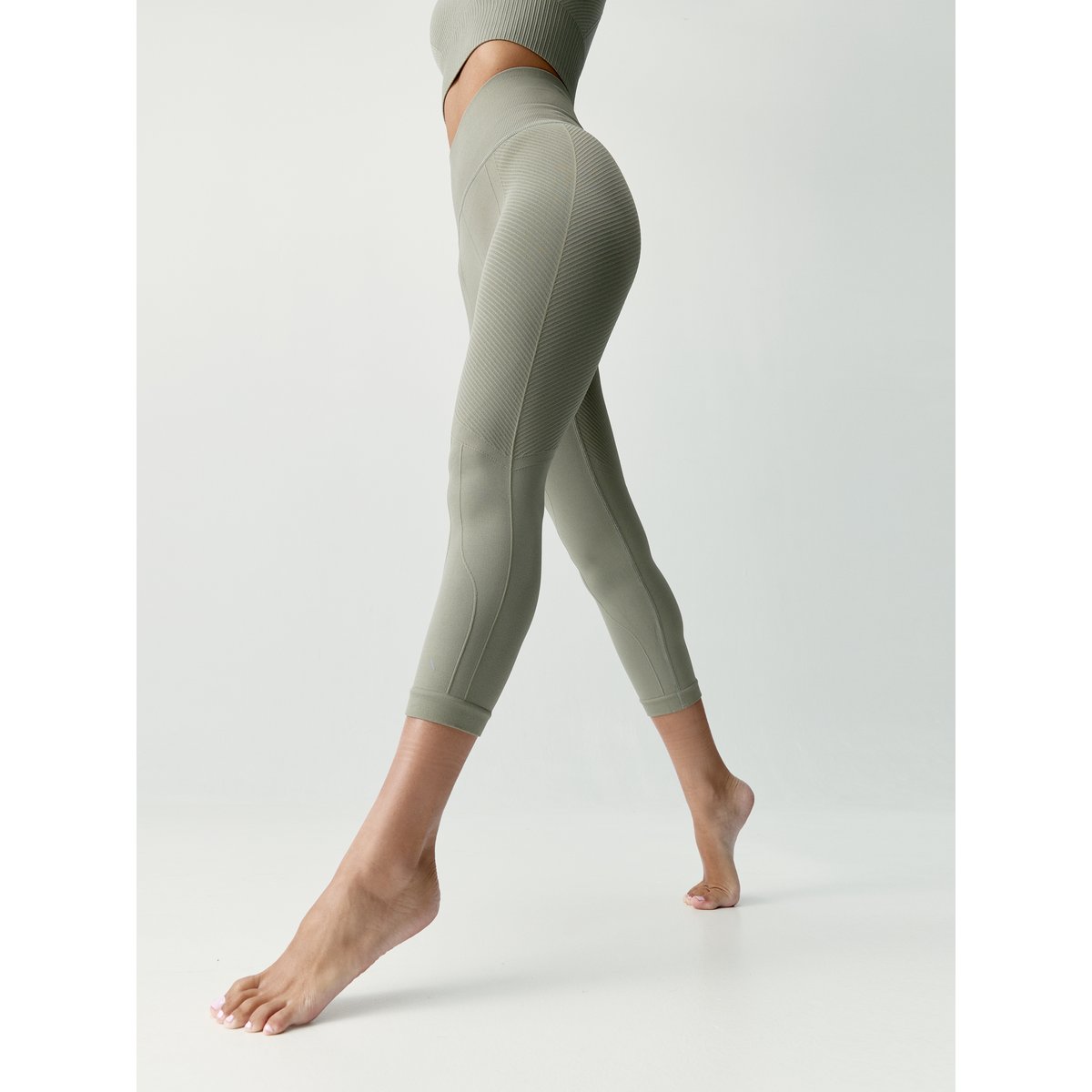 Legging de sport Capri Seamless DEVIKA vert clair, BORN
