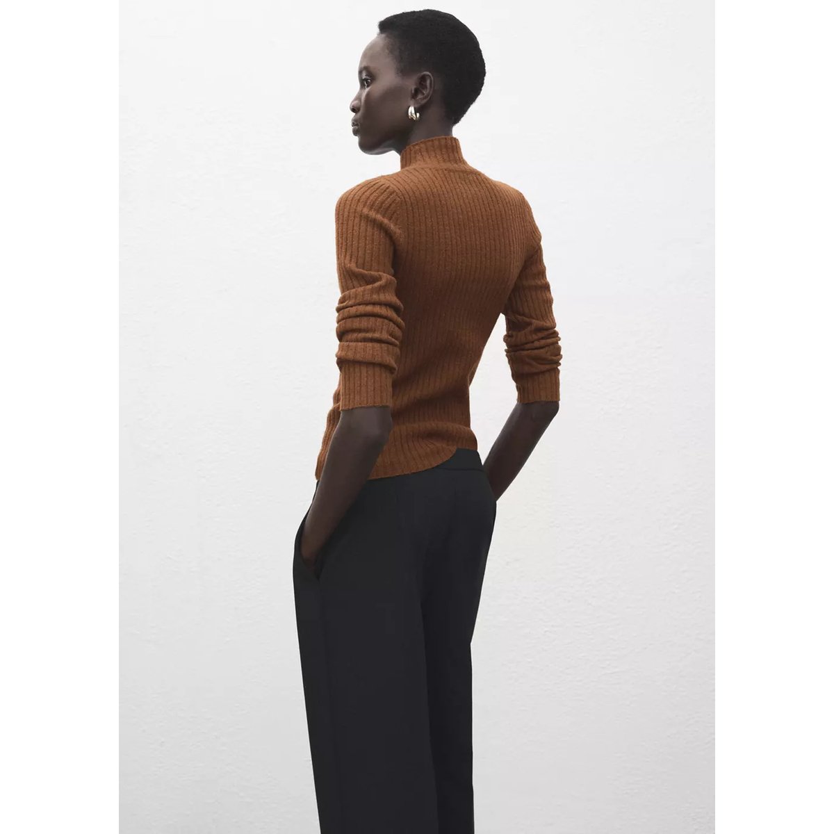 Pull cintré à col cheminée caramel, MANGO