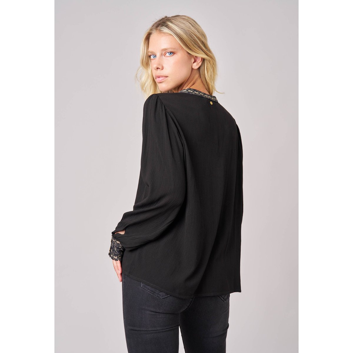 Blouse femme fluide à détails brodés ZITA black, DEELUXE