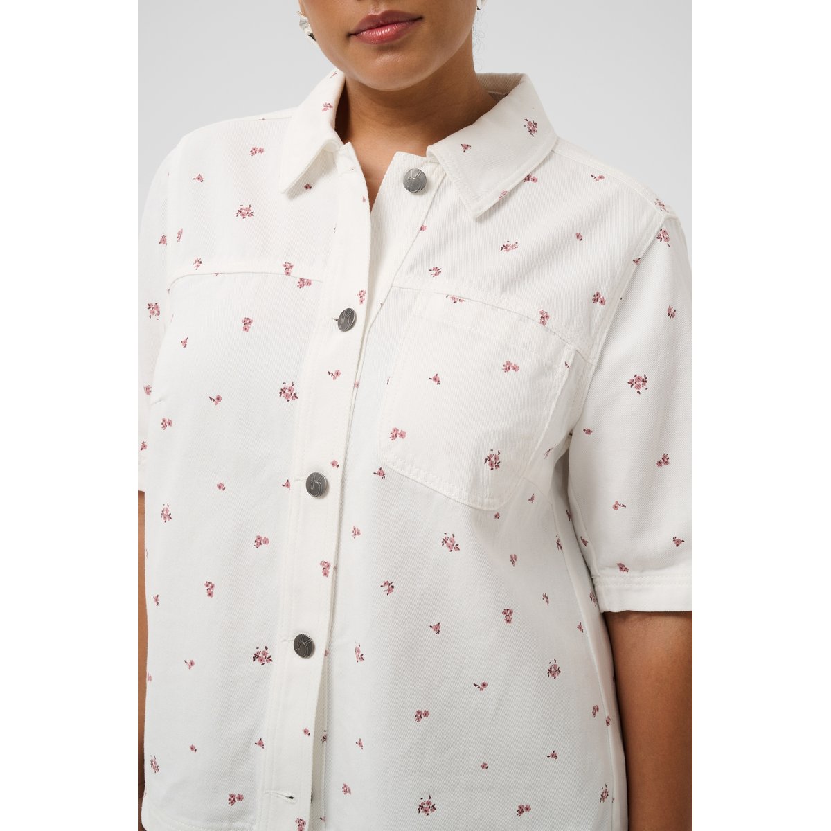 Chemise à manche courte blanc white denim/rose flower, KAFFE CURVE