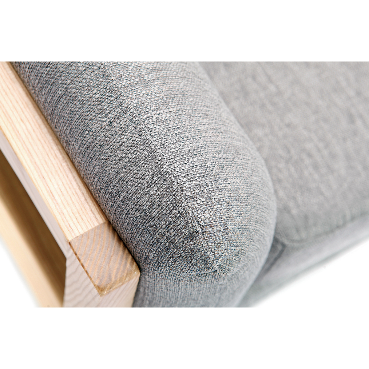 Fauteuil scandinave en tissu gris et bois clair massif YOKO gris perle, MILIBOO