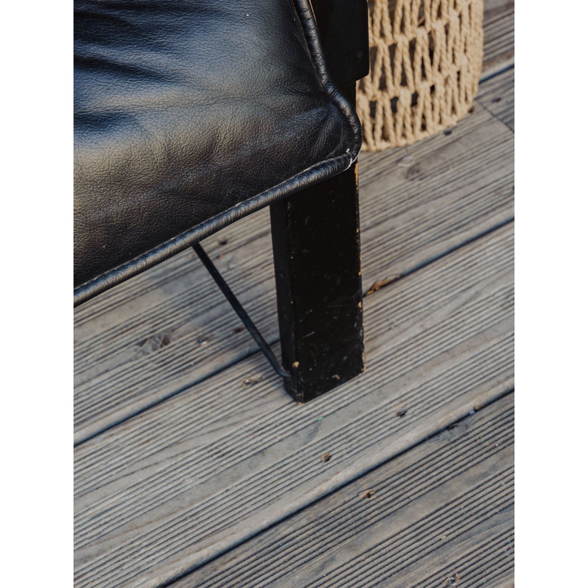 Canapé en bois et cuir noir Jacques N°147 - Bon état noir, DEBONGOUT