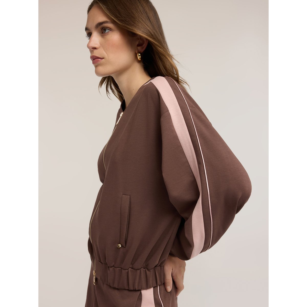 Sweat ouvert avec zip et manches raglan marron, MOTIVI