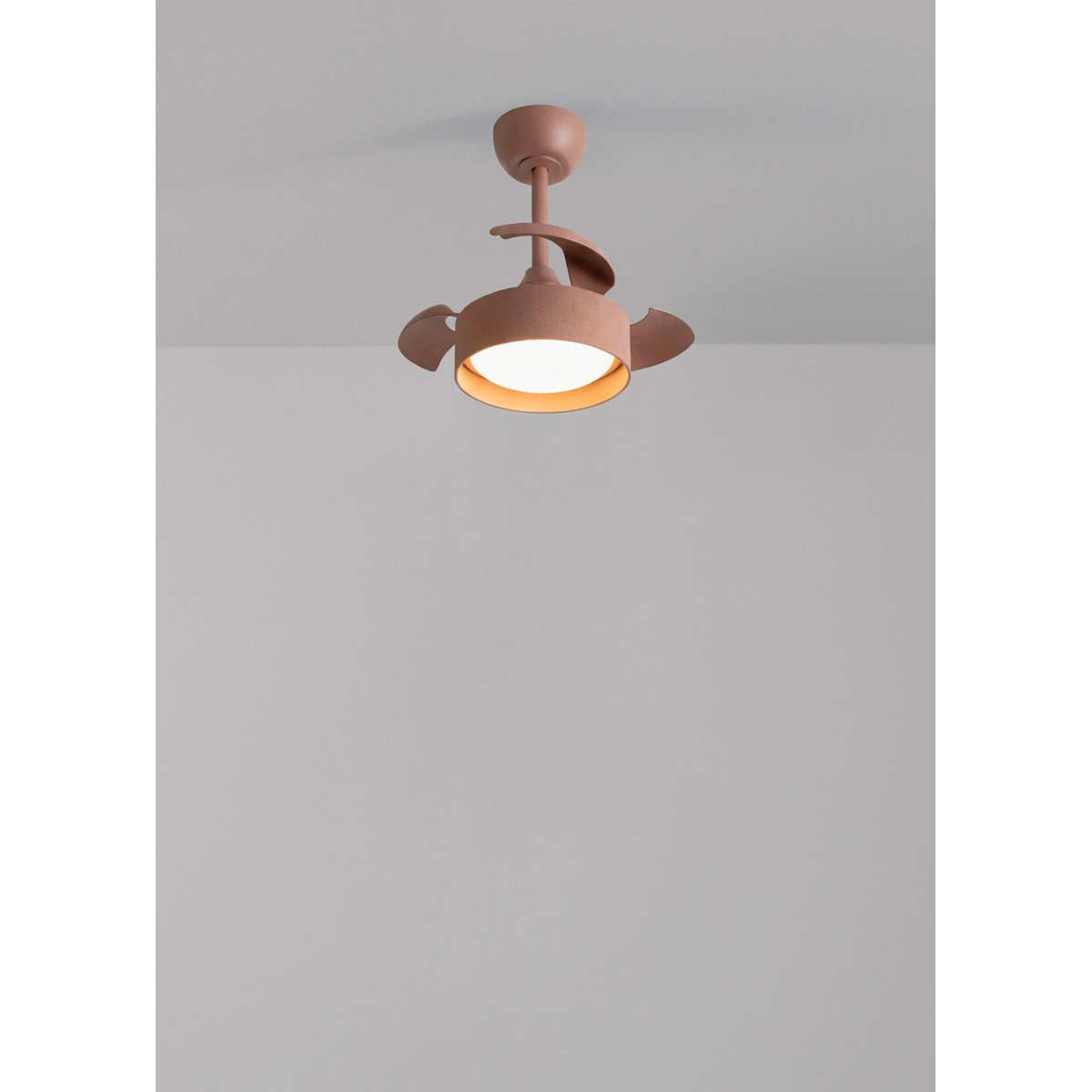 Ventilateur de plafond 40W silencieux Ø55cm avec pales rétractables et lumière LEDWIND CLEAR LAMP marron, CREATE