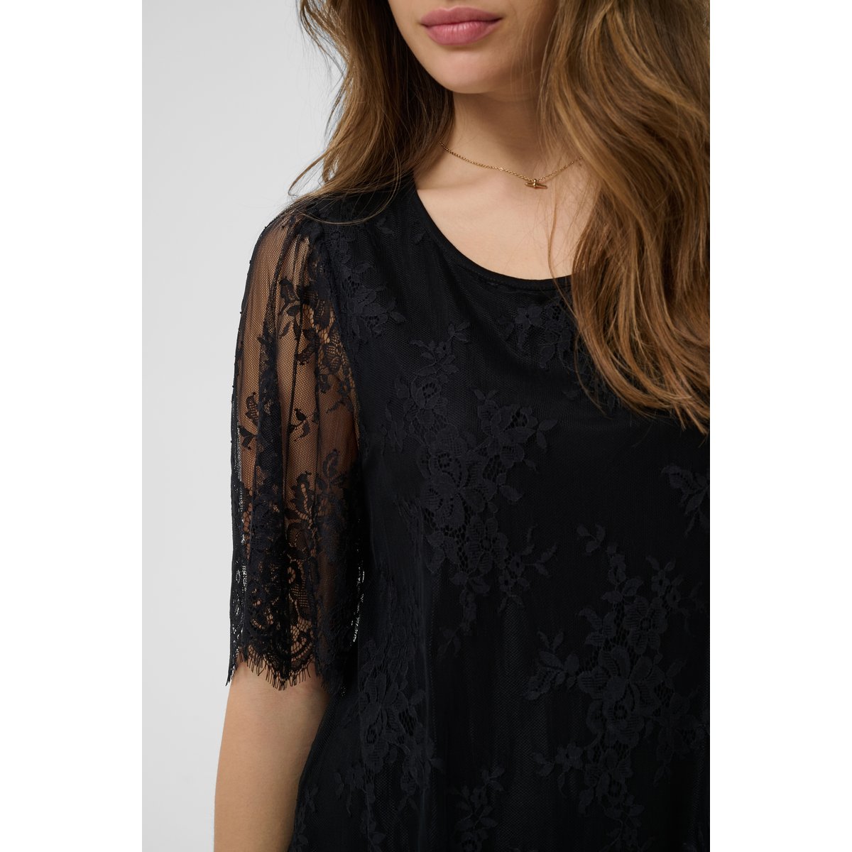 Robe noir pitch black, CREAM