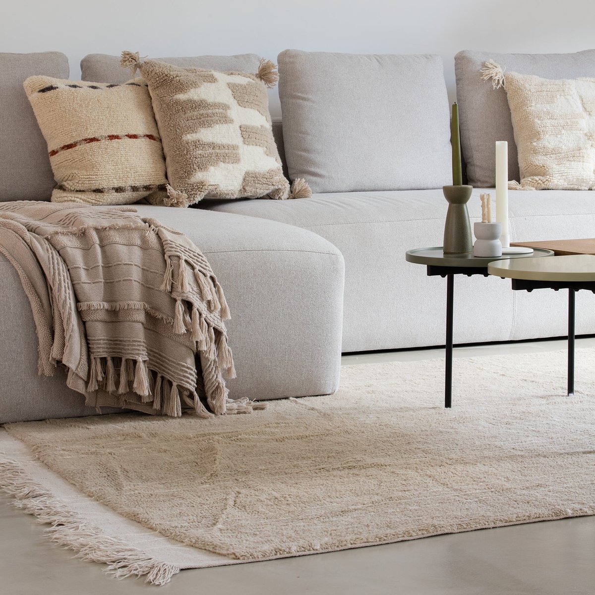 Coussin avec housse en laine Jajim NOMAD coquillage, terre cuite, LORENA CANALS