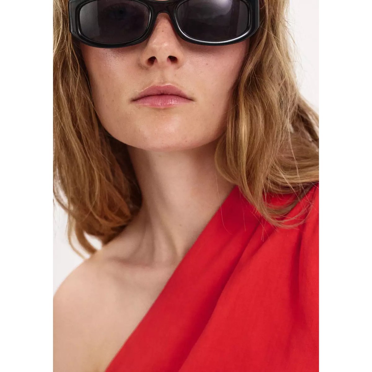 Top asymétrique détail drapé rouge, MANGO