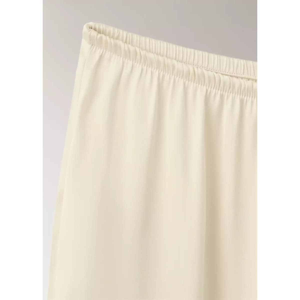 Pantalon de pyjama satiné à détail en dentelle ivoire, MANGO