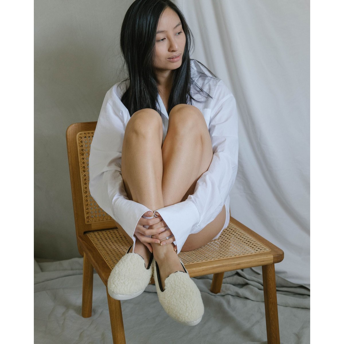Chaussons en bouclette de laine blanc noir, ANGARDE