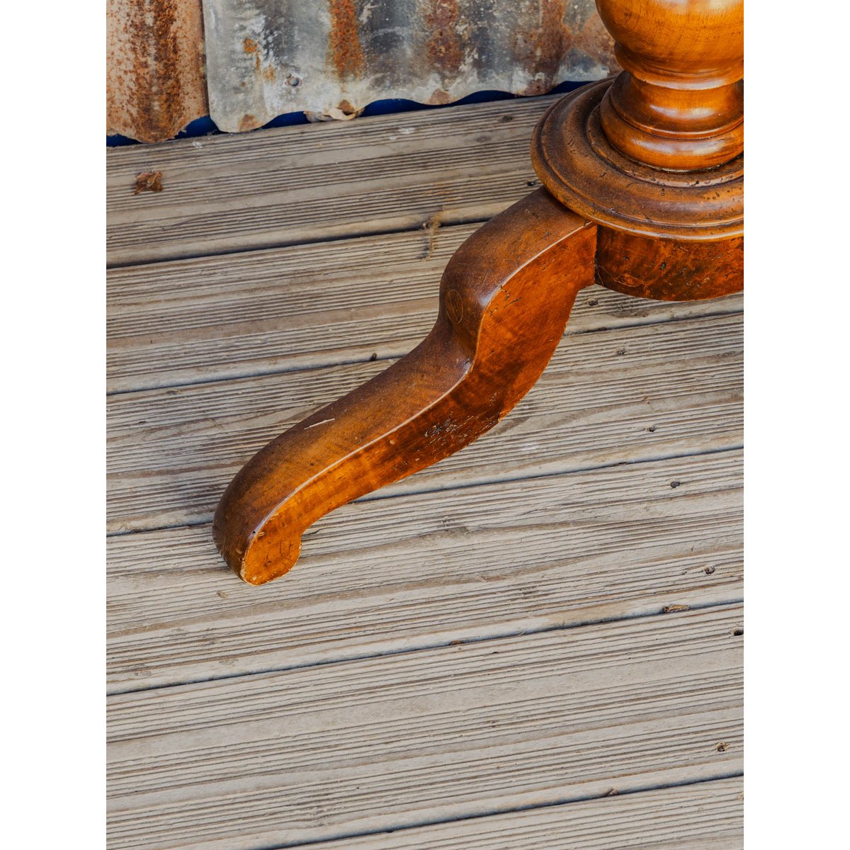 Table d'appoint en bois Francine N°1677 - Bon état bois foncé, DEBONGOUT