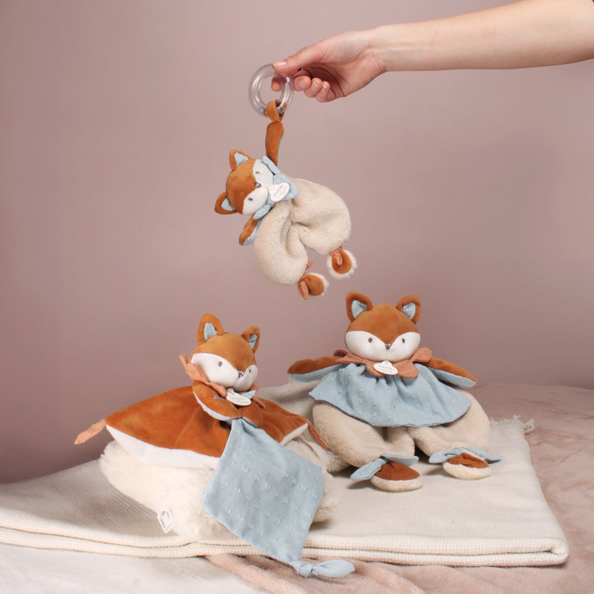 Doudou attache-sucette marron, bleu, DOUDOU ET COMPAGNIE