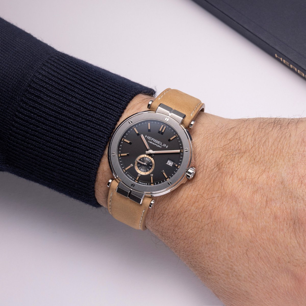 Montre Analogique NEWPORT argenté noir beige, HERBELIN