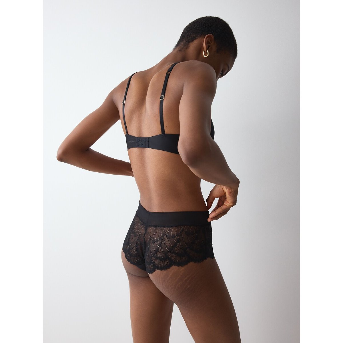 Sujetador push-up LOVE IN LACE WHU negro, TRIUMPH