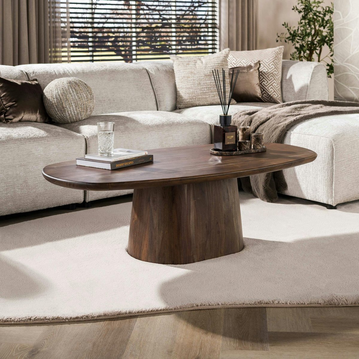 Table basse ovale bois d'acacia foncé design organique NAKO marron, PIER IMPORT