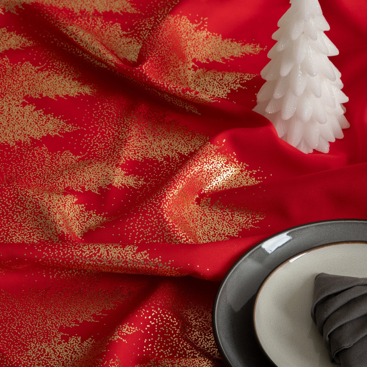 Nappe imprimée sapin 140 x 240 cm rouge et or GRAN rouge, FEERIC LIGHTS & CHRISTMAS