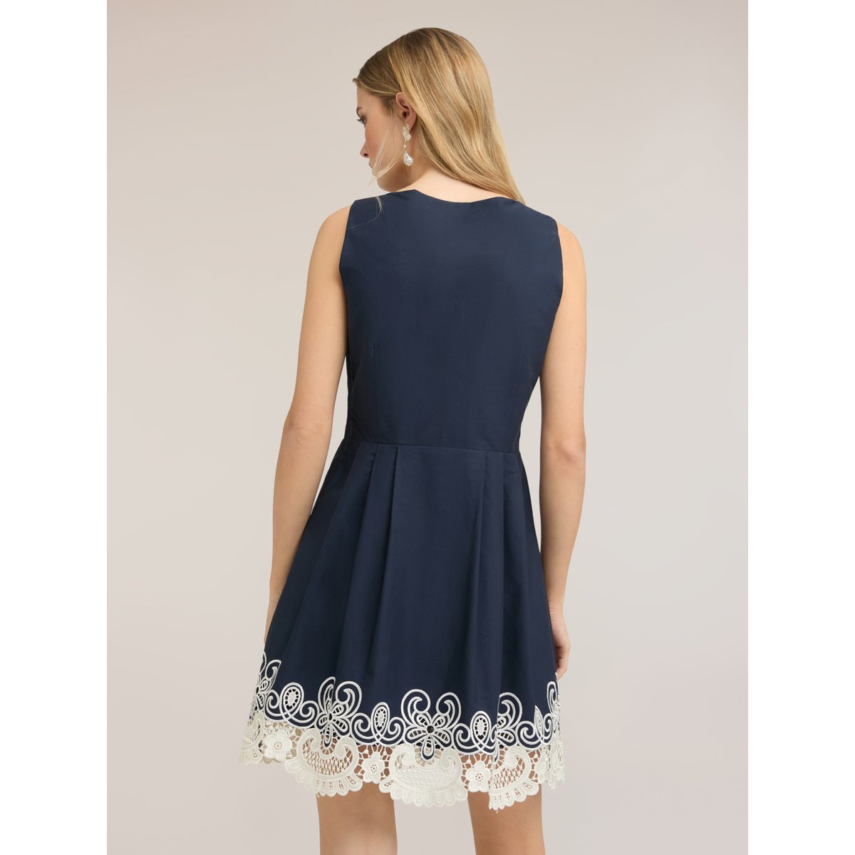 Robe évasée avec broderie anglaise bleu, MOTIVI