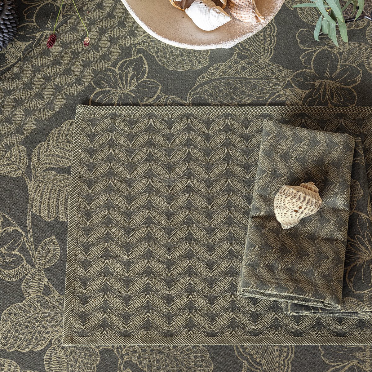 Serviette de table Sulawesi Feuillage vert canopée, LE JACQUARD FRANCAIS