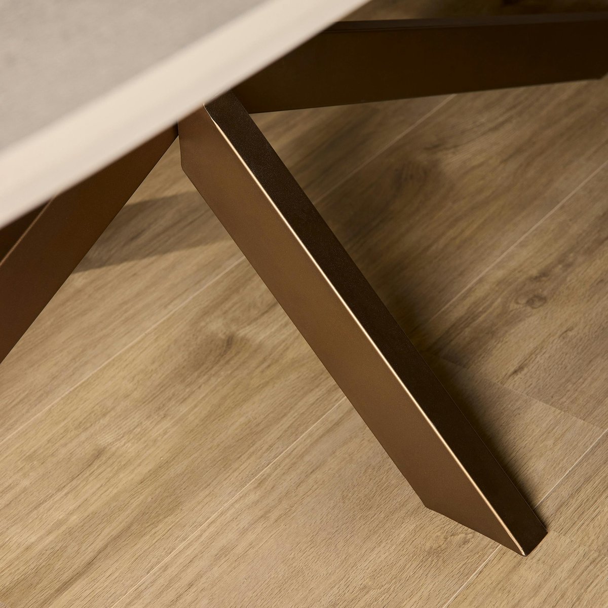 Table à manger 10 places bois/métal CORTINA beige / bronze, PIER IMPORT
