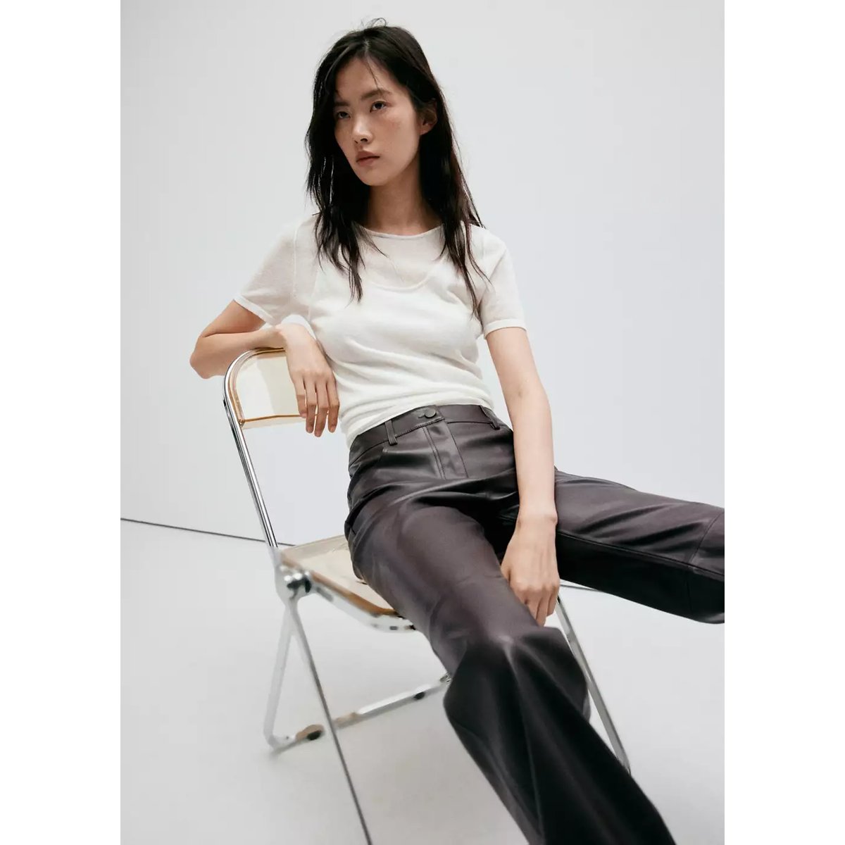 Pantalon flare cuir synthétique chocolat, MANGO