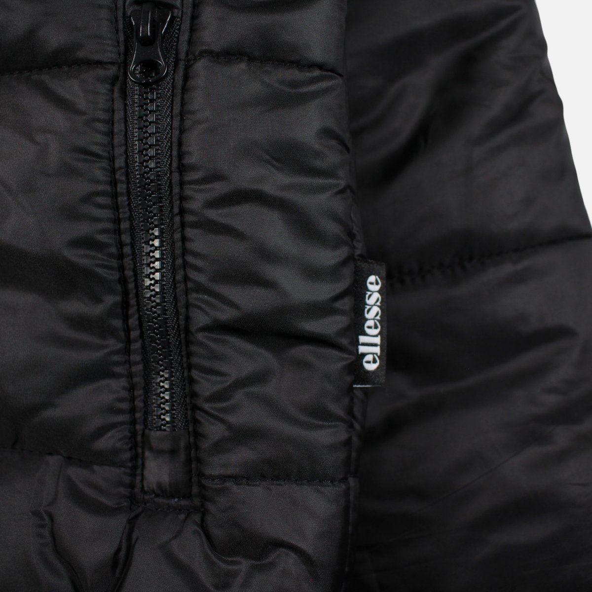Manteau noir, ELLESSE