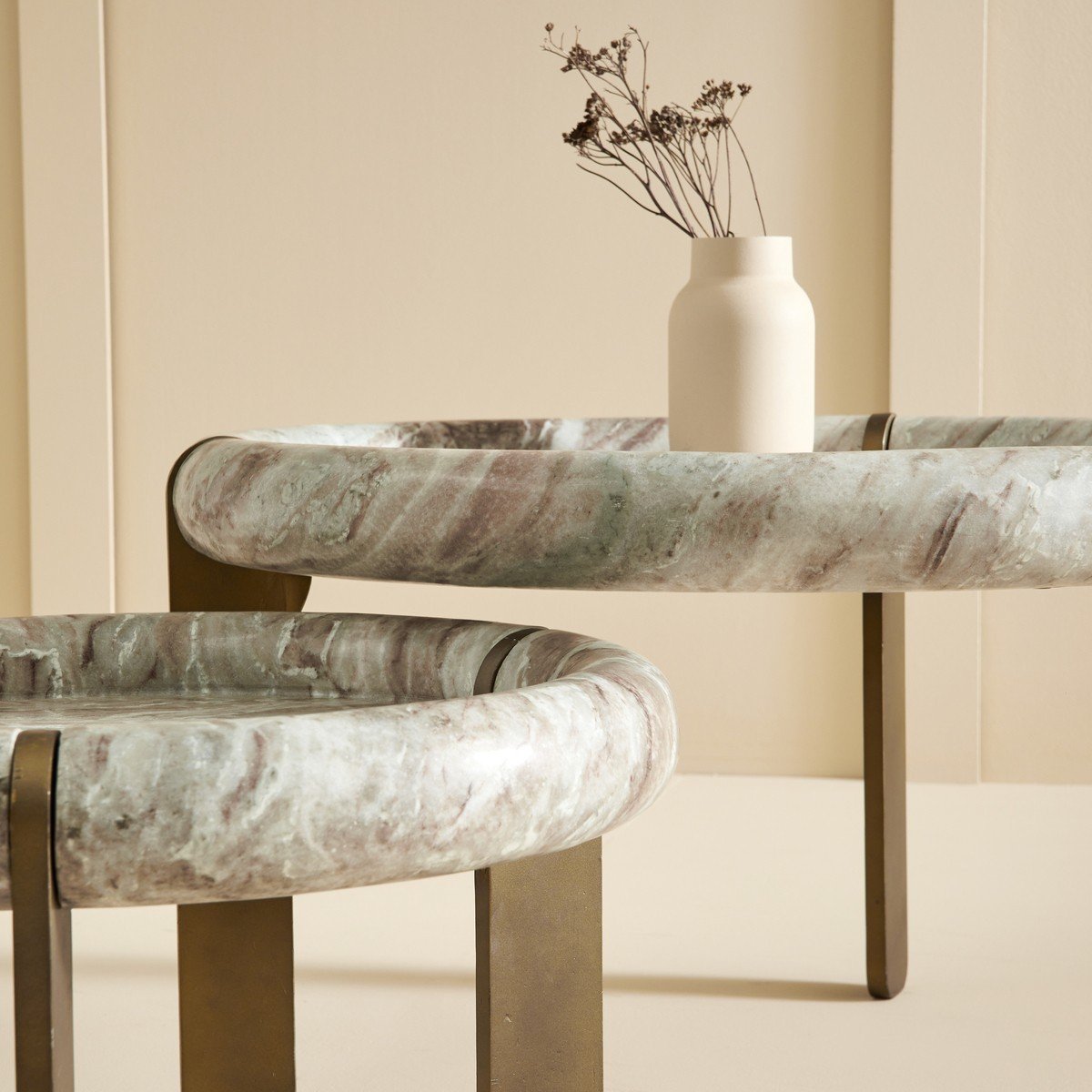 Petite table basse en marbre et métal PROSPER beige, SIGNATURE