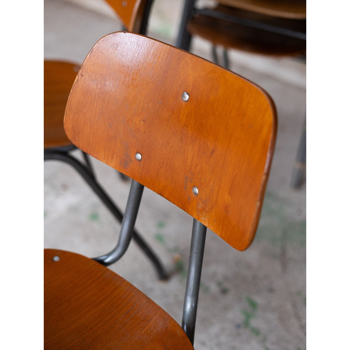 Chaise d'école au style industriel Alma N°2045 - Bon état bois clair, DEBONGOUT