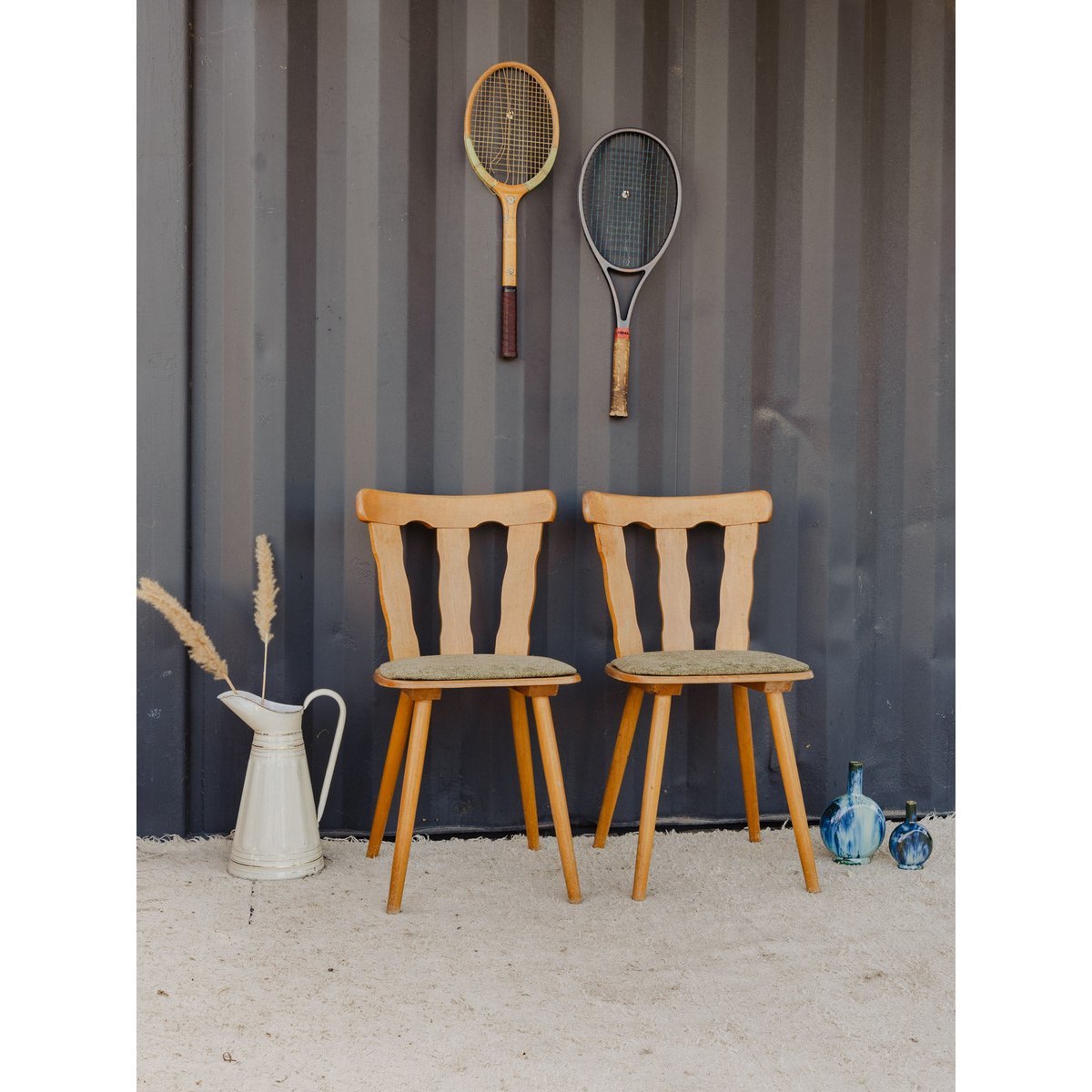 Paire de chaises en bois et tissu vert Alma N°1870 - Bon état bois clair, DEBONGOUT