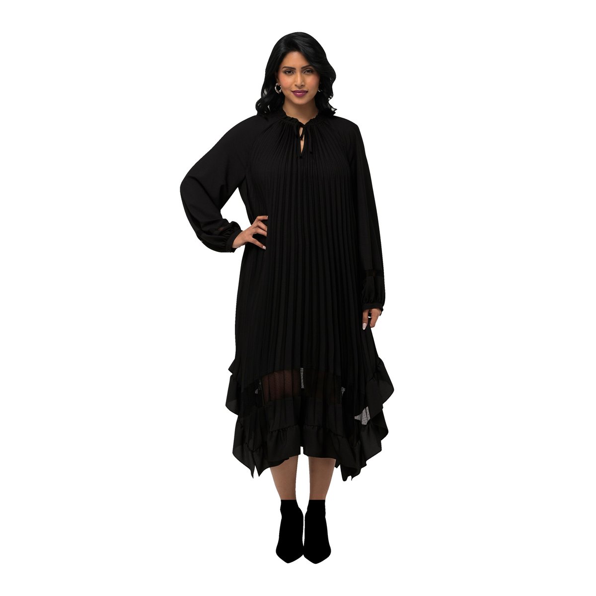 Robe plissée avec dentelle. Col agrémenté noir, ULLA POPKEN