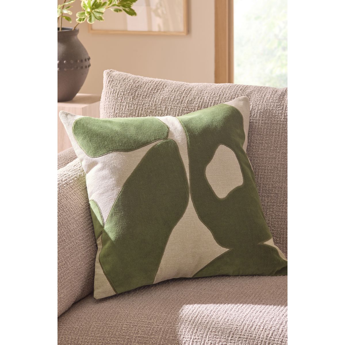 Coussin à motif abstrait vert, NEXT