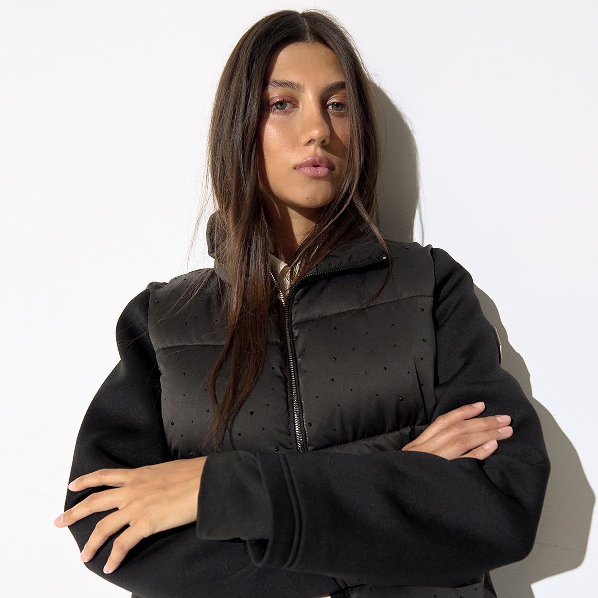 Doudoune satin strass manches longues noir, LOLA CASADEMUNT
