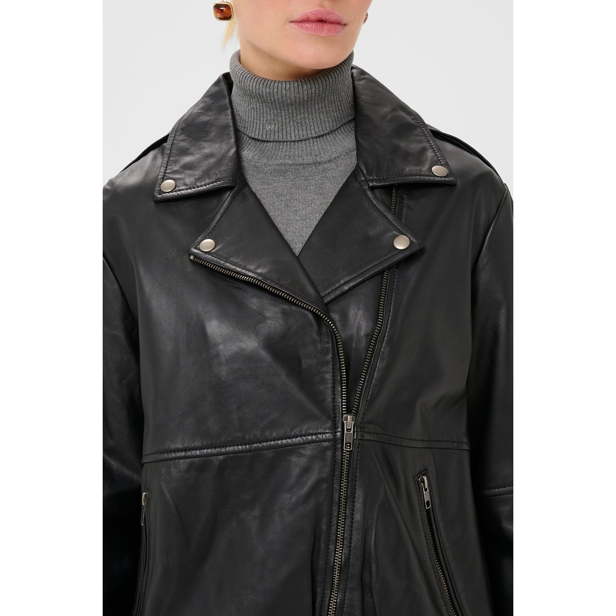 Veste en cuir noir, CULTURE